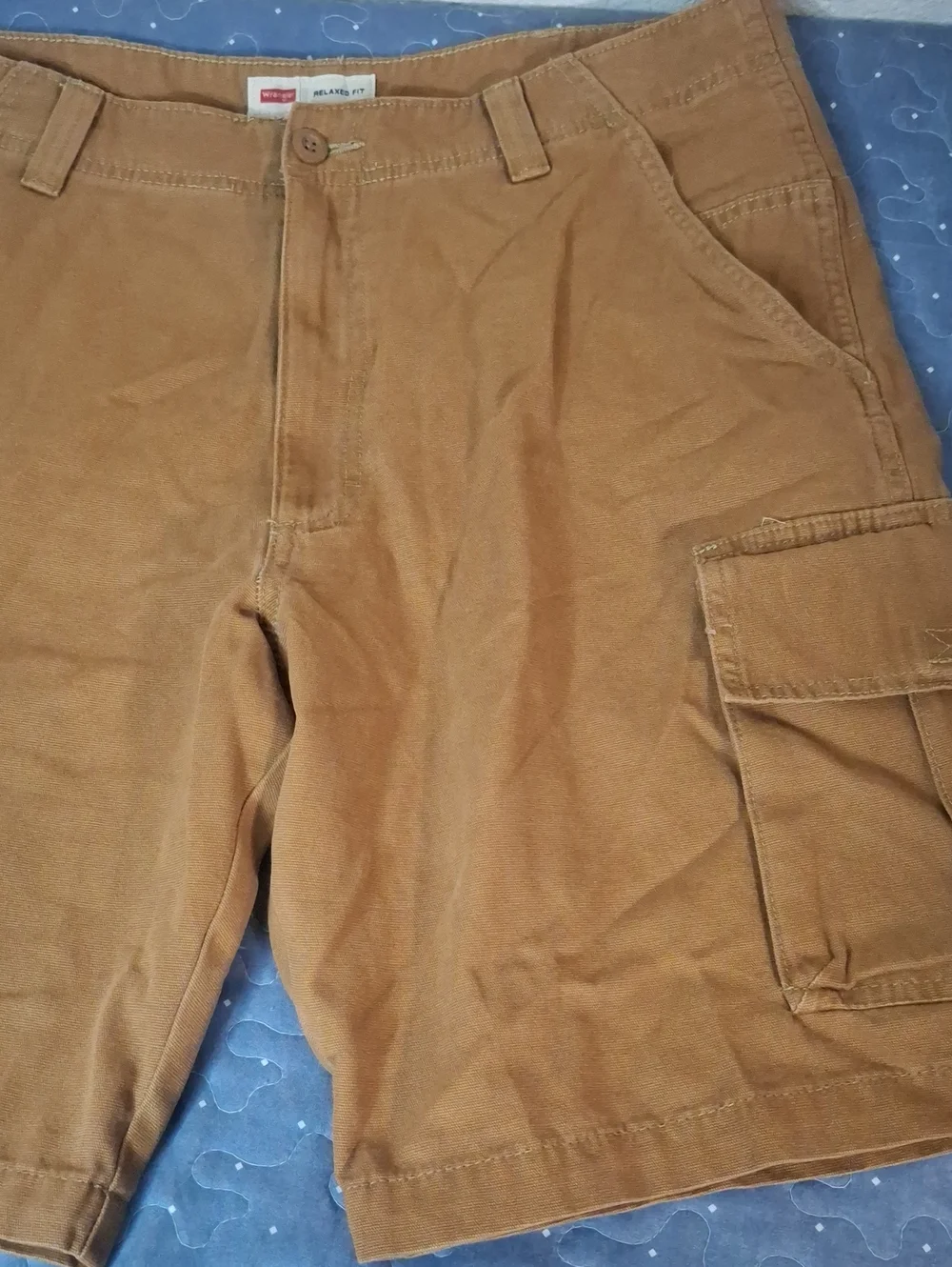 Wrangler Relaxed Fit Men's Cargo Shorts in Brown size 36